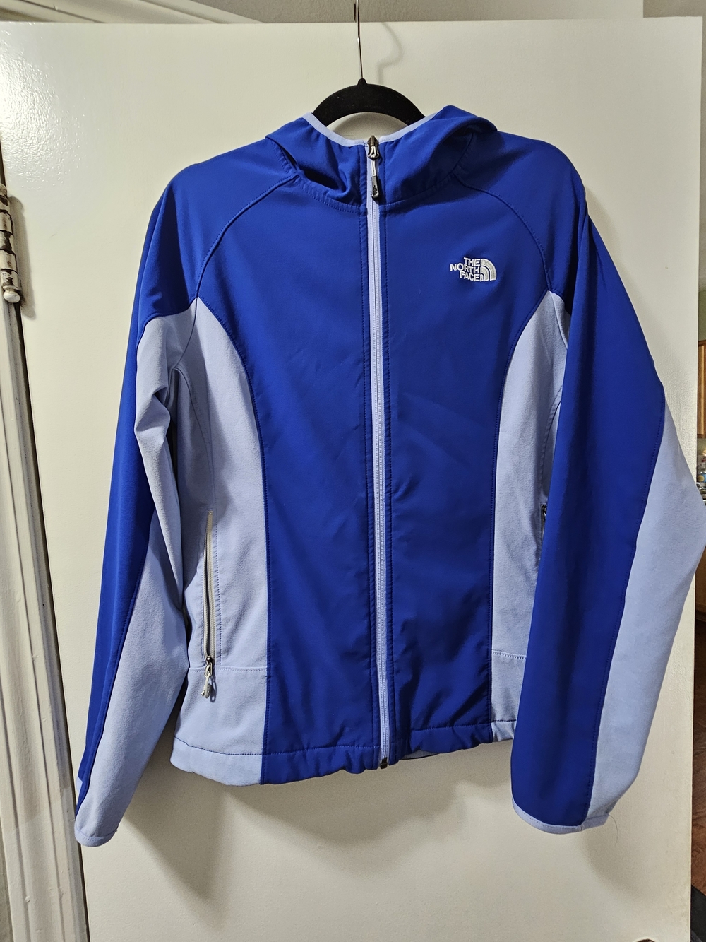 The North Face Women's Blue Hooded Lightweight Jacket